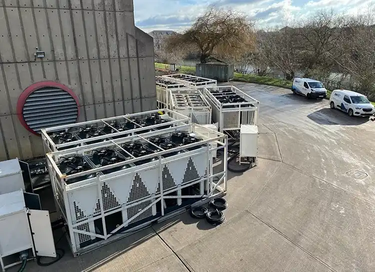 Temporary Andrews Chillers units installed at one of the world's largest beer manufacturers to maintain production during planned maintenance.